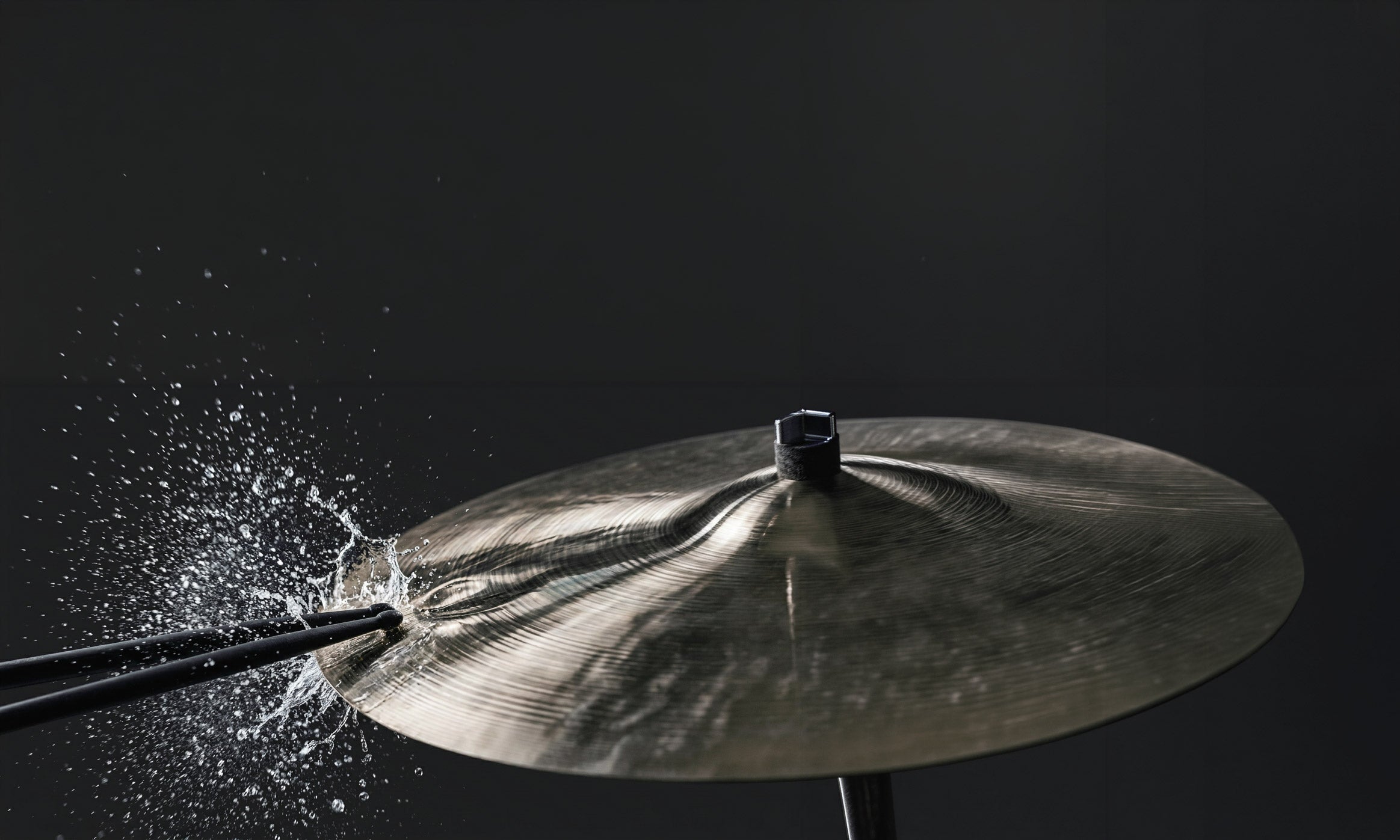 Evo 2 Pro profile detail: increased diameter for superior sound projection
